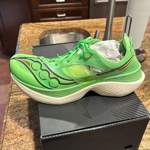 Brand new Saucony Endorphin Elite